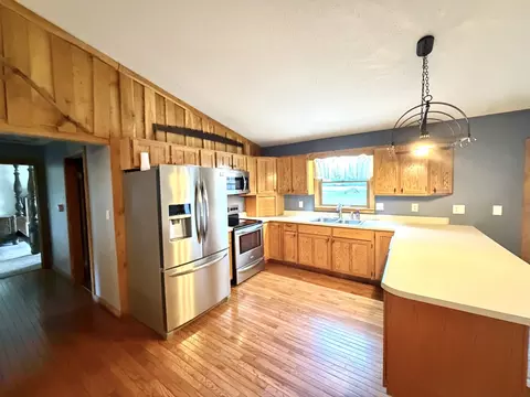 Kitchen - 1095 E Base Line Rd, Centralia, IL 62801 photo 1 of 1