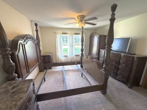 Bedroom - 1095 E Base Line Rd, Centralia, IL 62801 photo 2 of 6
