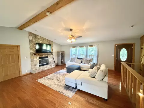 Living - 1095 E Base Line Rd, Centralia, IL 62801 photo 1 of 2