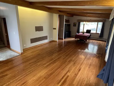 Living - 616 Seneca Dr, Aurora, IL 60506 photo 3 of 8