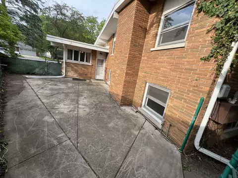 Exterior - 616 Seneca Dr, Aurora, IL 60506 photo 5 of 7