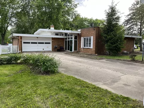 Exterior - 616 Seneca Dr, Aurora, IL 60506 photo 2 of 7