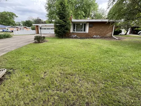 Exterior - 616 Seneca Dr, Aurora, IL 60506 photo 3 of 7