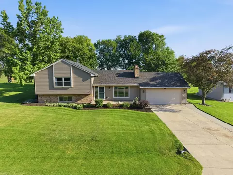 46 Lake Metonga Trl, Grant Park, IL 60940