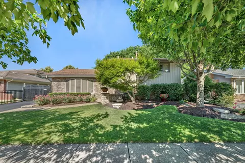 14548 Knox Ave, Midlothian, IL 60445