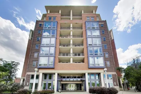 437 W Division St #303, Chicago, IL 60610