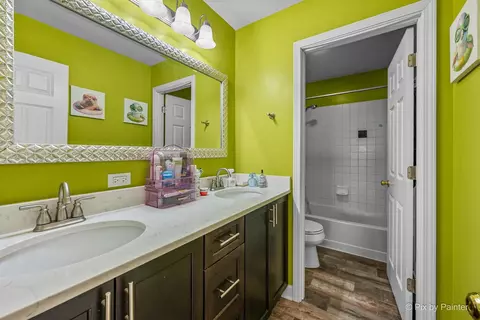 Bath - 130 Norman Dr, Mchenry, IL 60050 photo 4 of 5