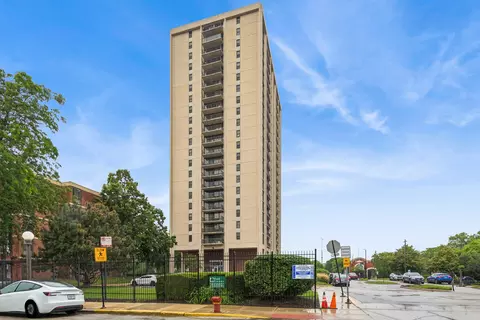 2901 S Michigan Ave #1404, Chicago, IL 60616