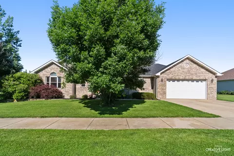 210 Wabansi Trl, Paw Paw, IL 61353