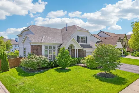 823 Warwick Ln, Lake Zurich, IL 60047