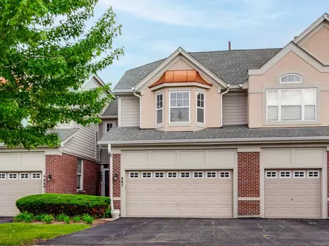 467 Pine Lake Cir, Vernon Hills, IL 60061