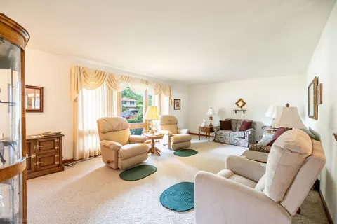 Living - 835 Scott Dr, Elgin, IL 60123 photo 3 of 5