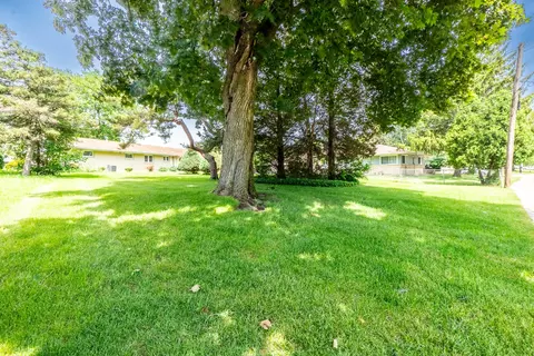 Exterior - 835 Scott Dr, Elgin, IL 60123 photo 7 of 8