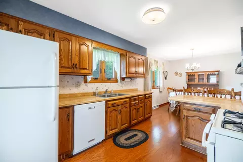 Kitchen - 835 Scott Dr, Elgin, IL 60123 photo 5 of 5