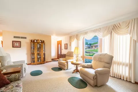 Living - 835 Scott Dr, Elgin, IL 60123 photo 1 of 5