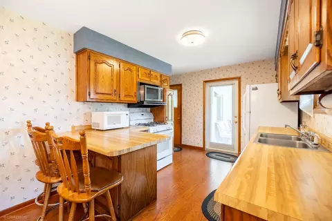 Kitchen - 835 Scott Dr, Elgin, IL 60123 photo 1 of 5