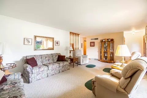 Living - 835 Scott Dr, Elgin, IL 60123 photo 2 of 5
