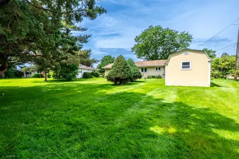 Exterior - 835 Scott Dr, Elgin, IL 60123 photo 4 of 8