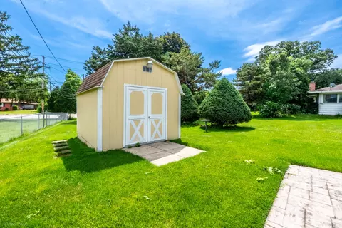 Exterior - 835 Scott Dr, Elgin, IL 60123 photo 3 of 8