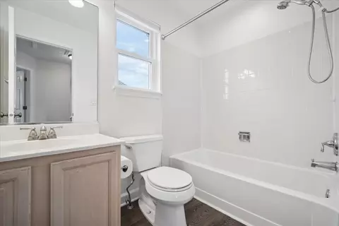 Bath - 824 Tallgrass Dr, Bartlett, IL 60103 photo 2 of 2