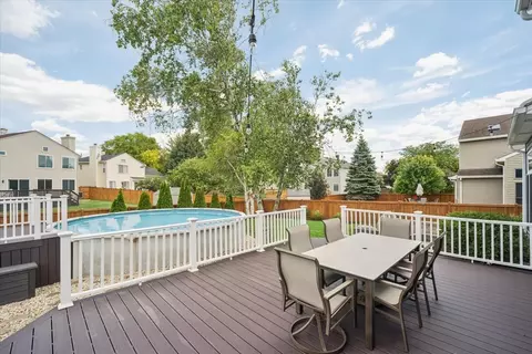 Exterior - 824 Tallgrass Dr, Bartlett, IL 60103 photo 5 of 7