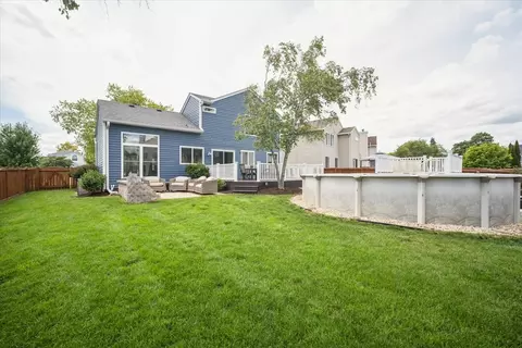 Exterior - 824 Tallgrass Dr, Bartlett, IL 60103 photo 6 of 7