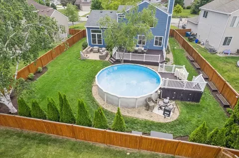 Exterior - 824 Tallgrass Dr, Bartlett, IL 60103 photo 7 of 7