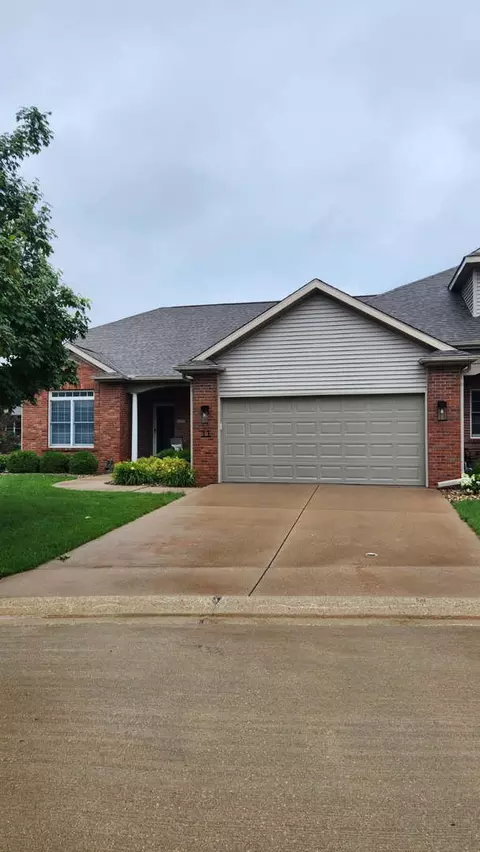 11 Arbor Ct, Bloomington, IL 61704