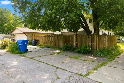 Exterior - 2306 19th Ave, Moline, IL 61265 photo 4 of 4