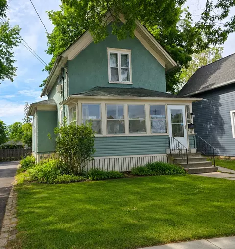 571 Walnut Ave, Elgin, IL 60123