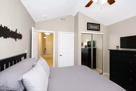 Bedroom - 470 Nicole Dr #2-D, Bartlett, IL 60103 photo 4 of 4
