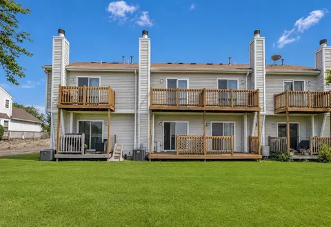 Exterior - 470 Nicole Dr #2-D, Bartlett, IL 60103 photo 3 of 4