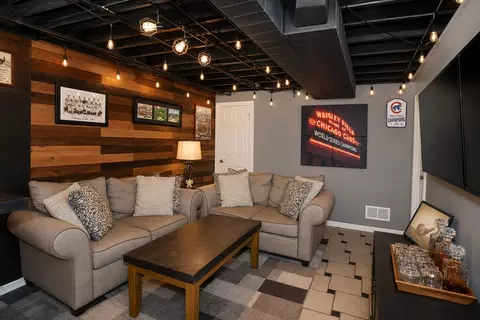 Living - 470 Nicole Dr #2-D, Bartlett, IL 60103 photo 2 of 3