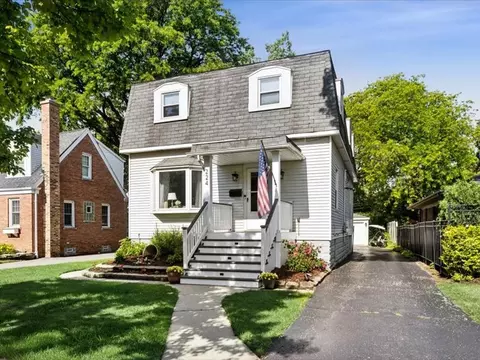224 N Highland Ave, Elmhurst, IL 60126