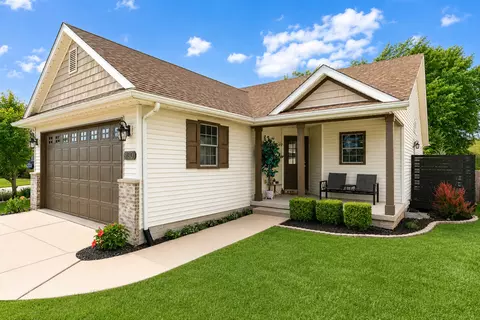 3130 W 34th St, Davenport, IA 52806