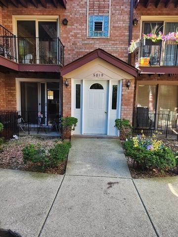 5819 W Higgins Ave #1D, Chicago, IL 60630