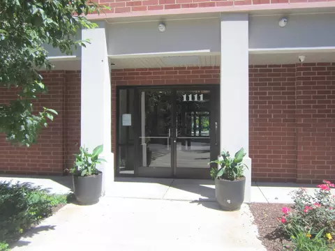1111 Burlington Ave #402, Lisle, IL 60532