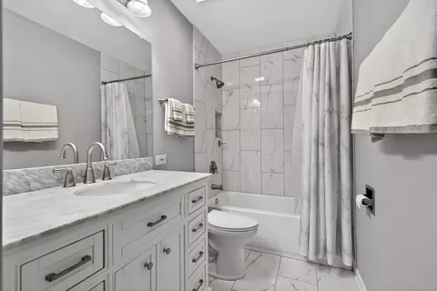 Bath - 802 Prairie Ave, Bartlett, IL 60103 photo 1 of 2