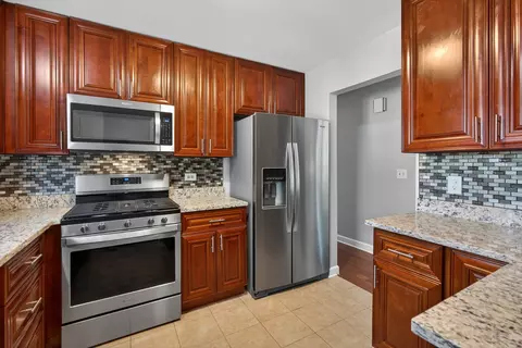 Kitchen - 802 Prairie Ave, Bartlett, IL 60103 photo 2 of 3