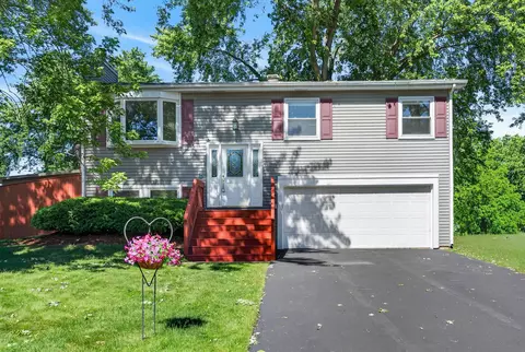 802 Prairie Ave, Bartlett, IL 60103