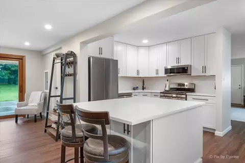 Kitchen - 645 Morton St, Hoffman Estates, IL 60169 photo 3 of 3