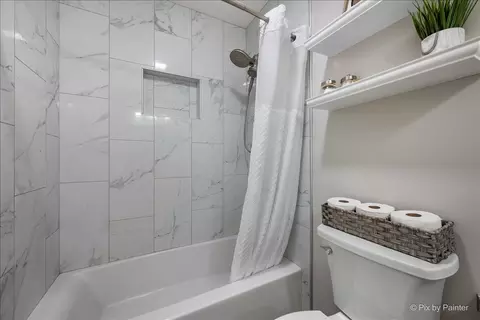 Bath - 645 Morton St, Hoffman Estates, IL 60169 photo 2 of 2