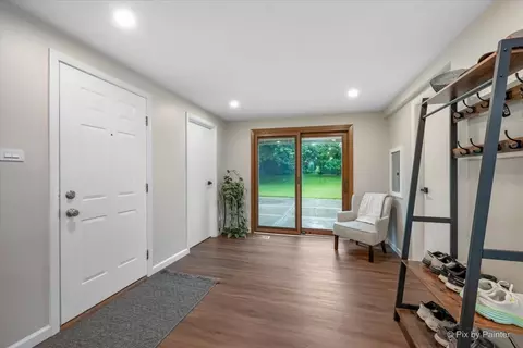 Entry Way - 645 Morton St, Hoffman Estates, IL 60169 photo 1 of 1