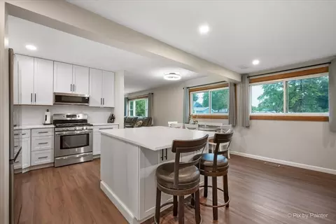 Kitchen - 645 Morton St, Hoffman Estates, IL 60169 photo 2 of 3