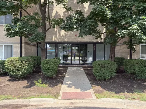 2424 E Oakton St #4F, Arlington Heights, IL 60004