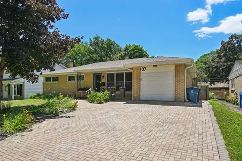 107 W Orchard Pl, Mount Prospect, IL 60056
