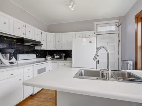 Kitchen - 1446 E 56th St #3, Chicago, IL 60637 photo 2 of 3