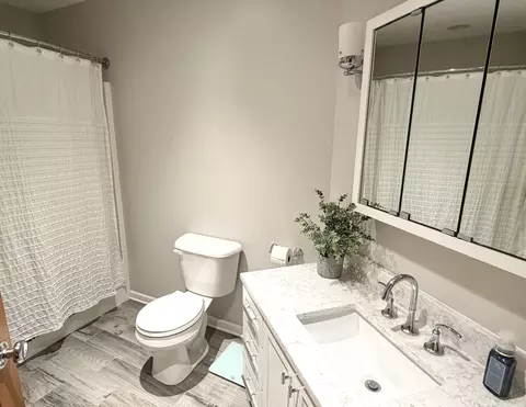 Bath - 740 26th St, Peru, IL 61354 photo 3 of 4