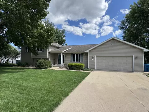 740 26th St, Peru, IL 61354