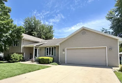 740 26th St, Peru, IL 61354
